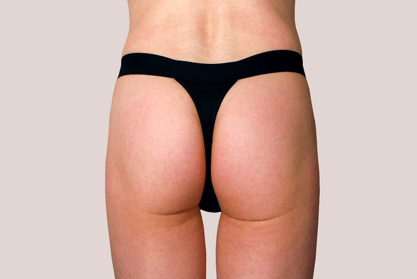 ESSENTIAL TUCK THONG / BLACK
